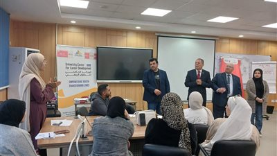 رئيس جامعة دمياط يتفقد مركز التطوير المهني لمتابعة مبادرة «كن مستعدا» 