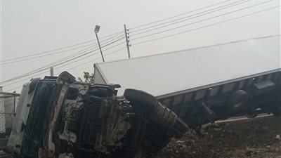 حادث مروع على طريق طنطا كفر الشيخ الدولي.. نجاة سائق تريلا بعد انحراف مفاجئ  