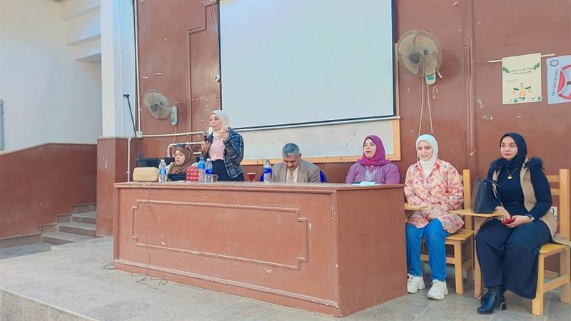 جانب من ندوة الخدمة