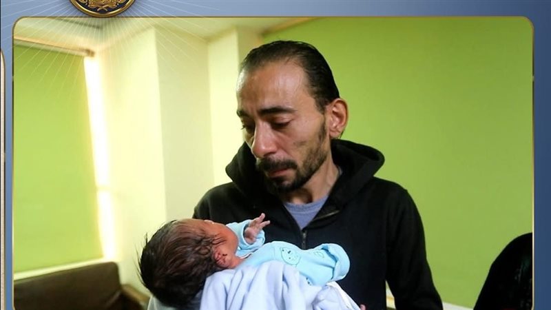 والد الرضيعة 