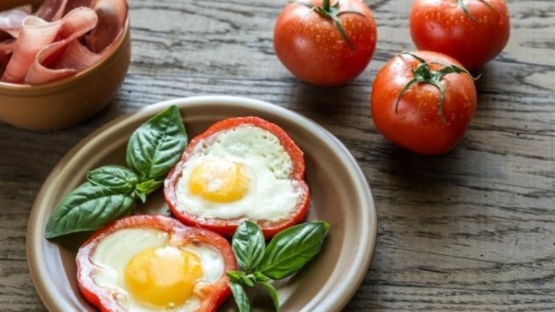 طريقة عمل بيض بالطماطم