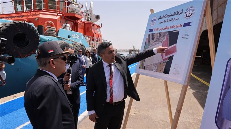 من مراسم تدشين القاطرات