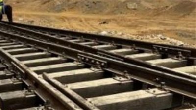 مهتزة نفسيا تحاول الانتحار بجلوسها على شريط السكة الحديد فى البدرشين