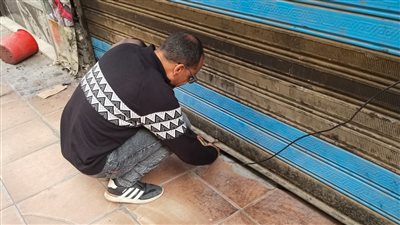 غلق وتشميع 51 محلًا مخالفًا وإعدام منتجات غذائية غير صالحة بالقاهرة