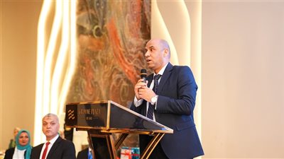 وزير العمل يشهد حصاد التدريب المهني بالإسكندرية ويوزع عقود عمل وجوائز للخريجين