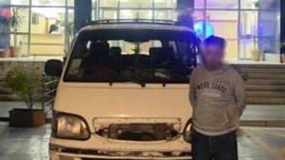 القبض على سائق ميكروباص تعدى على أحد الركاب بالقاهرة