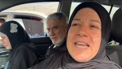 «ما بنخاف إلا من الله».. نازحة لبنانية تتحدى الحرب وتعلن التمسك بالأرض