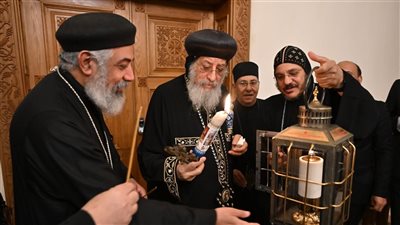 الكنائس القبطية الأرثوذكسية تحتفل بالنور المقدس في القاهرة