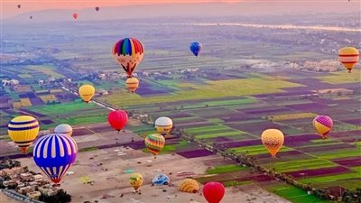 سماء الأقصر تشتعل من جديد.. عودة البالون بـ37 رحلة تقل 900 سائح بعد توقف مفاجئ