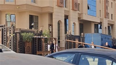وصول البلوجر هدير عبد الرازق لحضور أولى جلسات الاستئناف على حكم حبسها