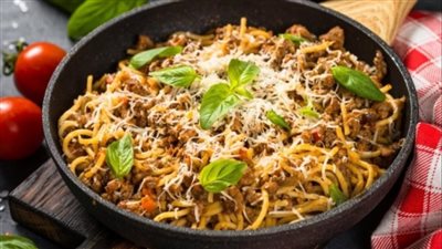     مكرونة باللحم المفروم والقشطة بطعم المطاعم.. وصفة سريعة ونتيجتها مضمونة