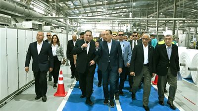 رئيس الوزراء يفتتح مصنع 