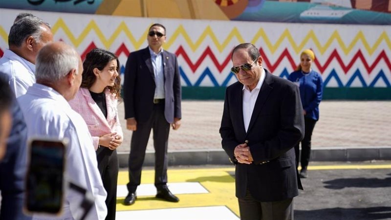 الرئيس أثناء تفقد