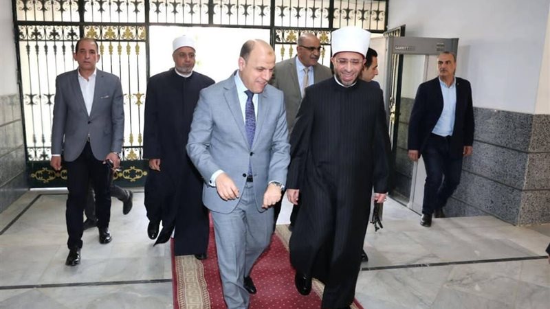 محافظ الغربية يستقبل