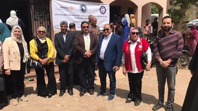 الكشف على 3 آلاف مواطن بقرية الكوم الأحمر ضمن قافلة جامعة بنى سويف 