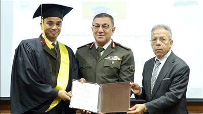 الأكاديمية العسكرية تنظم احتفالية لتسليم الشهادات وتكريم المتميزين من الأطباء