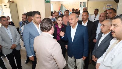  محافظ السويس يتفقد المستشفى العام ويوجه بحسن معاملة المرضى وتحسين  الخدمات