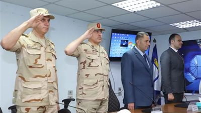 محافظ دمياط ومدير جمعية المحاربين القدماء وضحايا الحرب يكرمان أسر الشهداء 