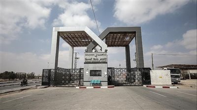 يديعوت احرونوت: إسرائيل تغلق معبر رفح أمام المسافرين منذ مساء امس