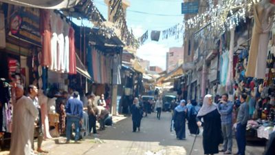 رئيس مدينة دمنهور يتابع الانضباط بسوق المقريزي وشارع الروضة  