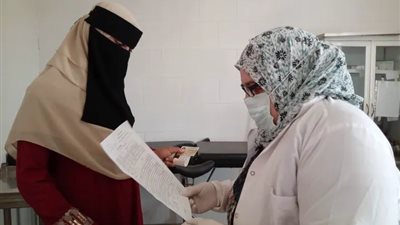 بنى سويف: قافلة حياة كريمة تقدم  2528 خدمة طبية لاهالى الأنصار باهناسيا