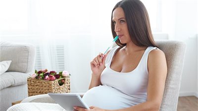 هل تصاب الأمهات الحوامل بالنسيان؟.. ما وراء «دماغ الحمل»