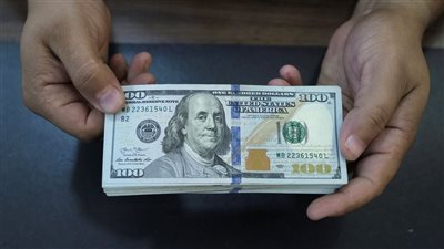 سعر الدولار اليوم الخميس يقفز لـ 53.94 جنيها بزيادة تصل لـ 45 قرشا في البنوك