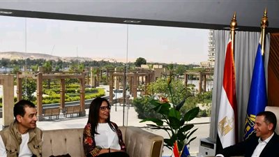 محافظ أسوان يستقبل وزيرة الثقافة لتعزيز أوجه التعاون المشترك بين الجانبين