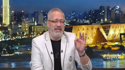 «الاستفزاز زاد».. تامر أمين يوجه رسالة حادة لهواة تصوير مناسك الحج