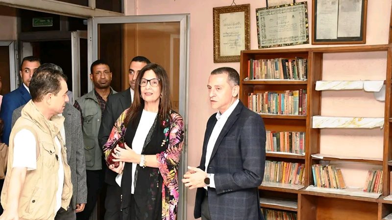 وزيرة الثقافة ومحافظ