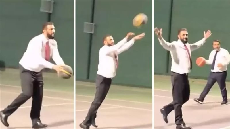 أحمد الشرع يلعب كرة