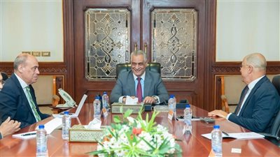 وزير الدولة للإنتاج الحربي يلتقي رئيس اتحاد الصناعات المصرية لتعزيز التصنيع