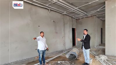 رئيس غرفة عمليات الإسكان يتفقد مركز سيطرة الأزمات الجديد بشركة مياه الفيوم