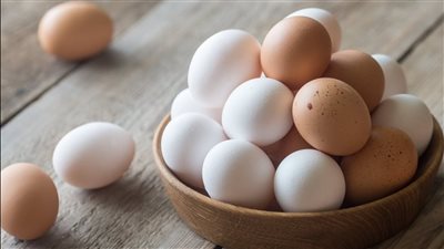 سعر كرتونة البيض اليوم بعد آخر تحديث.. الأبيض والأحمر والبلدي بكام؟
