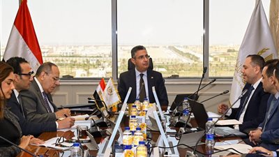 وزير التموين يبحث مع 