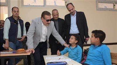 محافظ بورسعيد يتفقد مدرسة مدينة سلام مصر ويوجه بإنشاء فصل تجريبي 