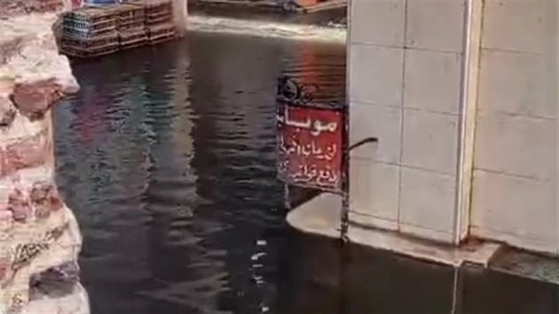 غرق الشوارع بقرية