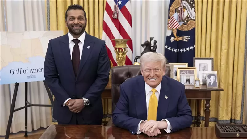  كاش باتيل يقاضي