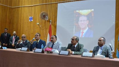 نائب رئيس جامعة الأزهر يشهد ختام الأنشطة الطلابية ويكرم المتفوقين بأسيوط