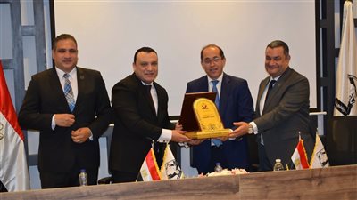 تنسيقية شباب الأحزاب تناقش مع وزير المالية ملفات الإصلاح الاقتصادي