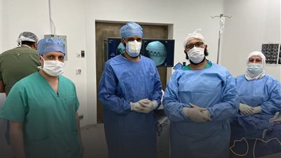 نجاح طبي جديد بمجمع السويس الطبي في جراحة دقيقة بالعمود الفقري