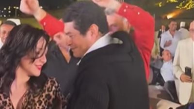 وصلة رقص بين سلاف فواخرجي وباسم سمرة على هامش مهرجان أسوان |فيديو 
