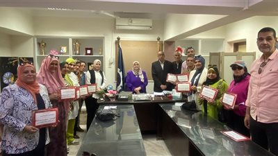 وكيل وزارة التعليم بالسويس تكرم المشاركين في مبادرة نجوم الملاعب 