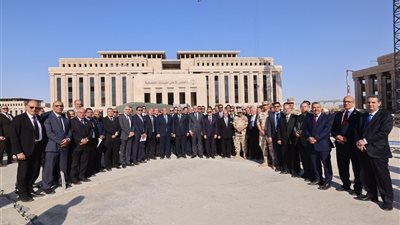 بحضور 100 قاضٍ ومجلس القضاء الأعلى.. وزير العدل يتابع الموقف التنفيذي لـ «مدينة العدالة» ويشيد بمعدلات الإنجاز في الصرح القضائي الجديد