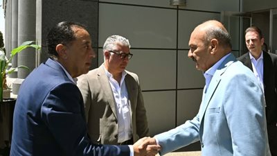 رئيس الوزراء يبدأ جولة موسعة لافتتاح 9 مشروعات صناعية بالمنطقة الاقتصادية