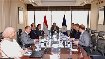 وزير السياحة يتابع منظومة مدفوعات الشركات (CPS) وتطوير منصة رحلة المدرسية
