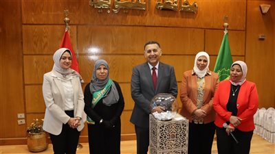 محافظ القليوبية يكرم الأمهات المثاليات والأبناء الأيتام ويمنح رحلات عمرة