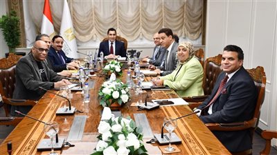وزير الشباب والرياضة يلتقي مسؤولي شركة المقاولون العرب لإدارة المرافق 