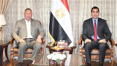 وزير الشباب والرياضة يهنئ النادي الأهلي بتتويج سيدات الطائرة ببطولة إفريقيا