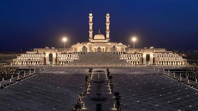 سعة 131 ألف مصلي ومآذن بارتفاع 176 مترًا.. جولة داخل مسجد مصر بالعاصمة